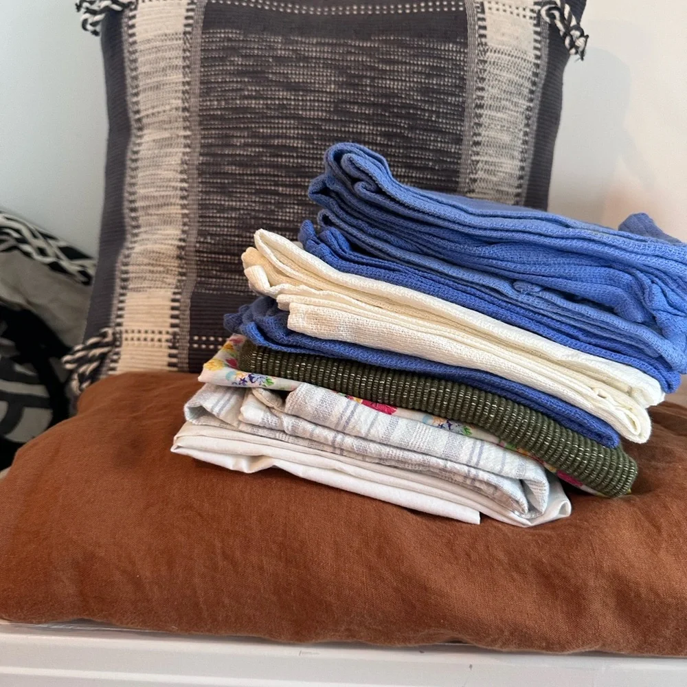 Lot Of 15 Items Bed Spread Pillowcases Pillow Hand Kitchen Towels West Elm Thres